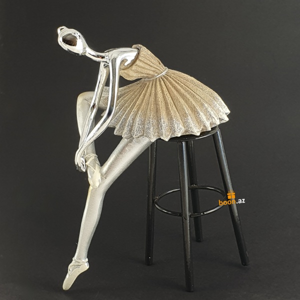 Сувенир «Балерина на стуле в стиле фьюжн»